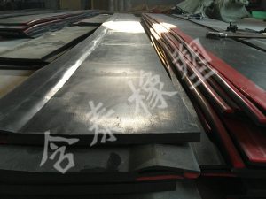 防溢裙板