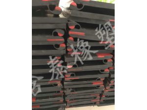 防溢裙板